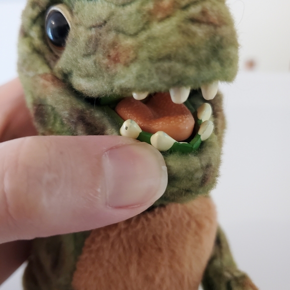 Playskool Kota & Pals KP Hatchlings Animatronic T. Rex - Picture 3 of 7
